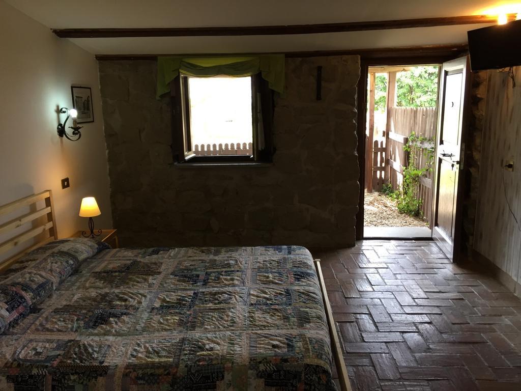 Agriturismo Monte Due Torri Дженцано-ди-Рома Экстерьер фото