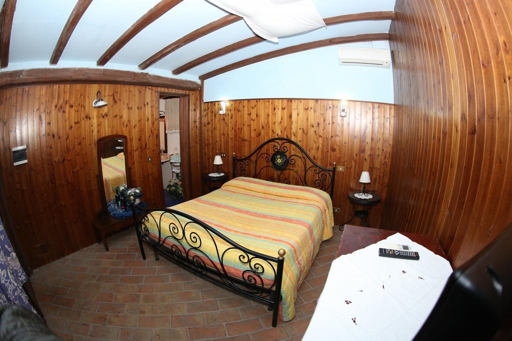 Agriturismo Monte Due Torri Дженцано-ди-Рома Экстерьер фото