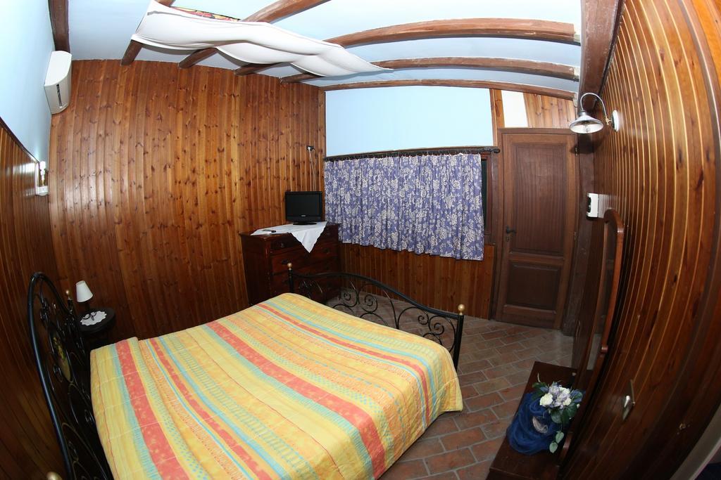 Agriturismo Monte Due Torri Дженцано-ди-Рома Экстерьер фото