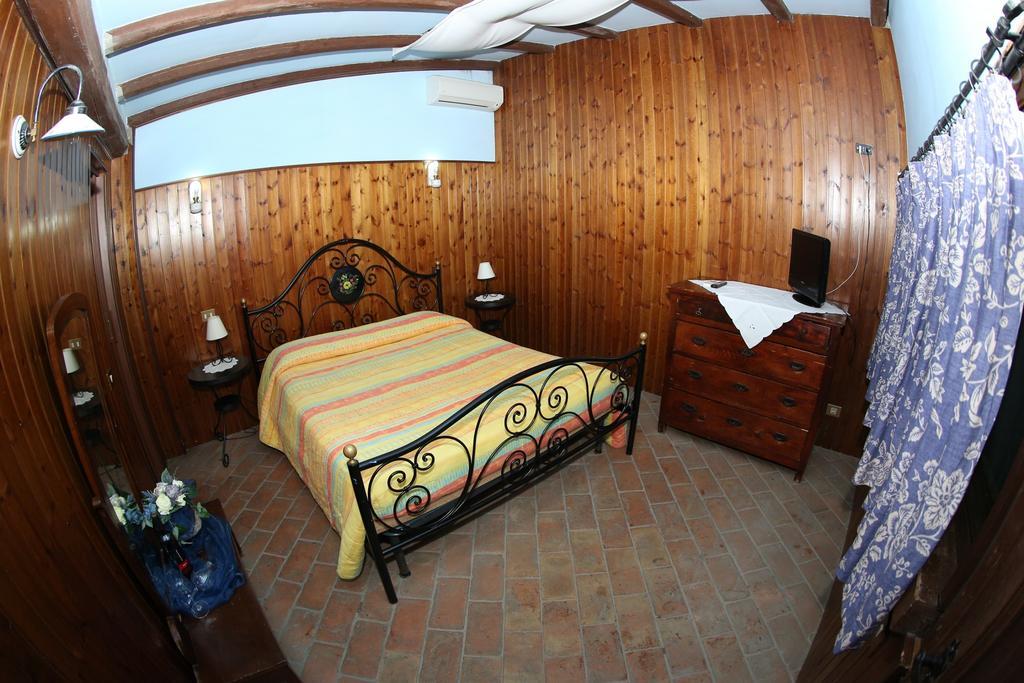 Agriturismo Monte Due Torri Дженцано-ди-Рома Экстерьер фото