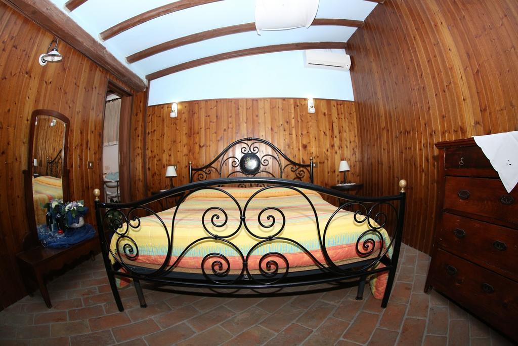 Agriturismo Monte Due Torri Дженцано-ди-Рома Экстерьер фото