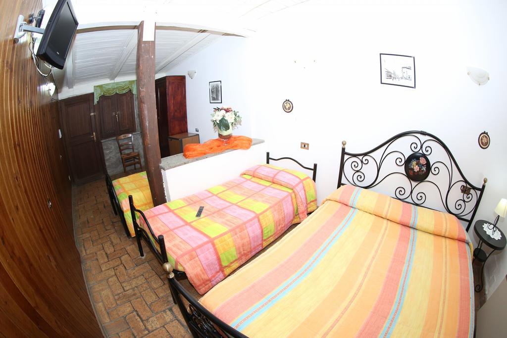 Agriturismo Monte Due Torri Дженцано-ди-Рома Экстерьер фото