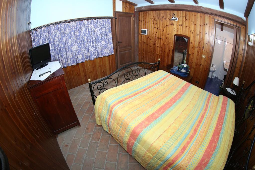 Agriturismo Monte Due Torri Дженцано-ди-Рома Экстерьер фото