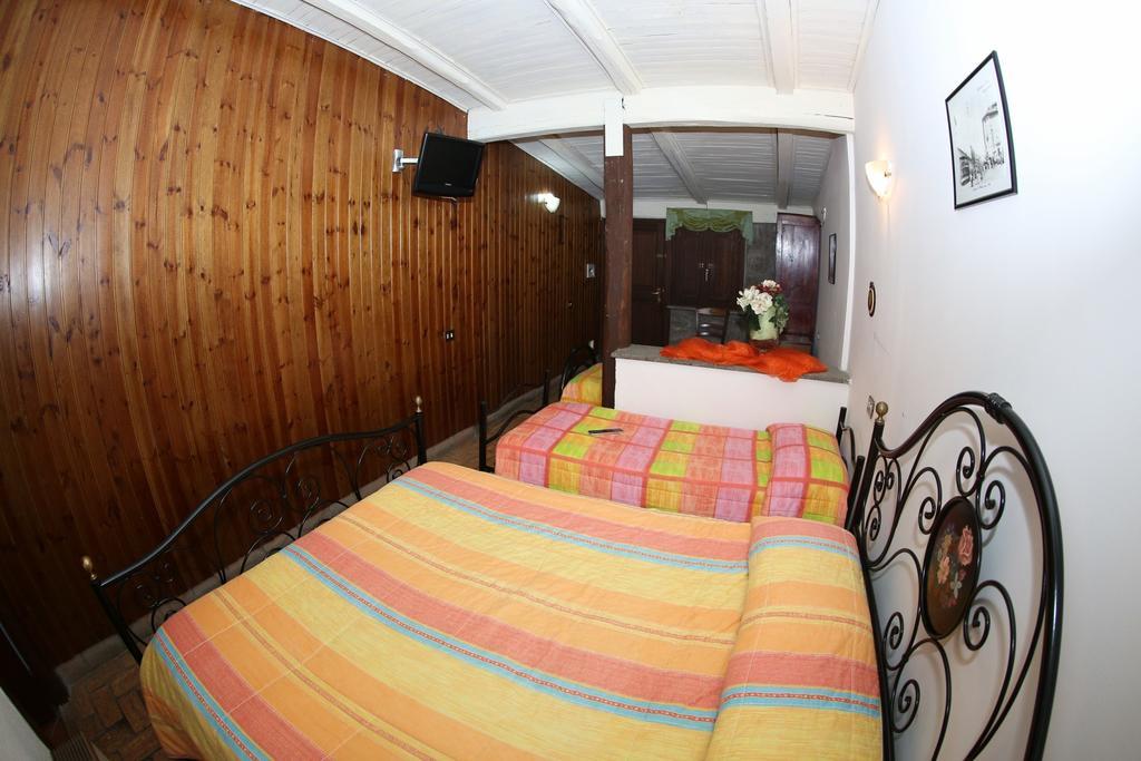 Agriturismo Monte Due Torri Дженцано-ди-Рома Экстерьер фото