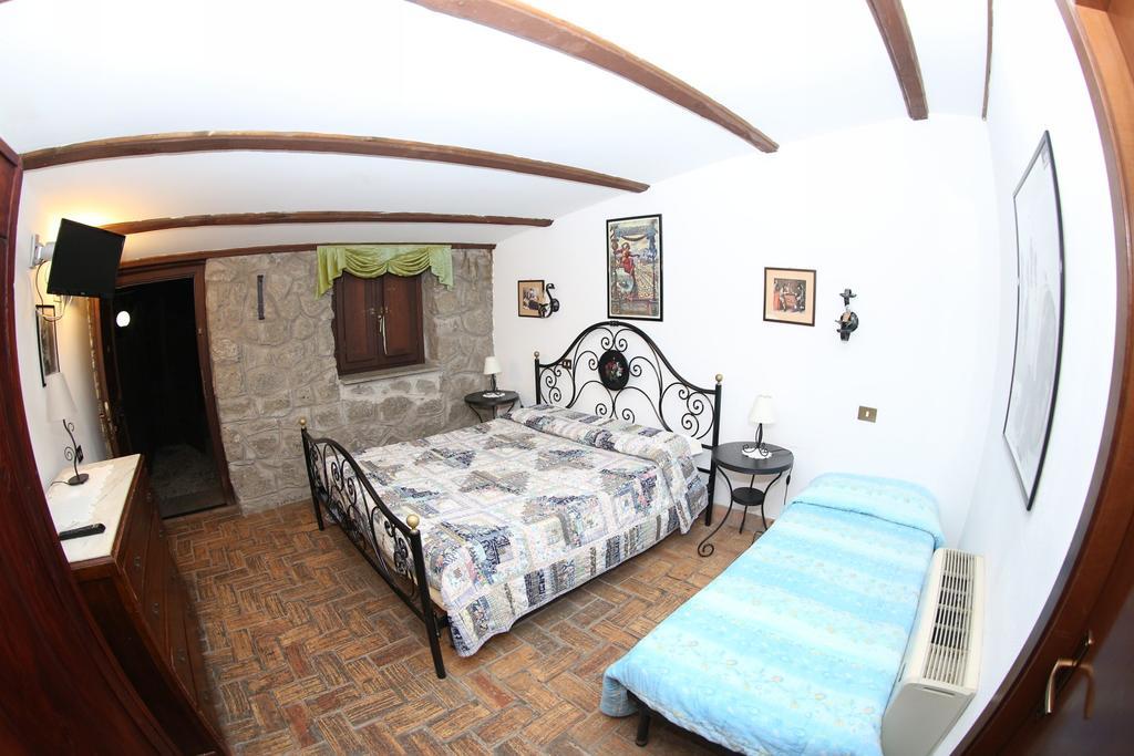 Agriturismo Monte Due Torri Дженцано-ди-Рома Экстерьер фото
